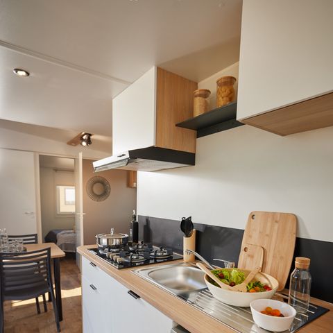 Stacaravan 4 personen - Homeflower Premium 29m² (2 kamers) + CLIM + halfoverdekt terras + TV + Bedlinnenpakket + handdoeken
