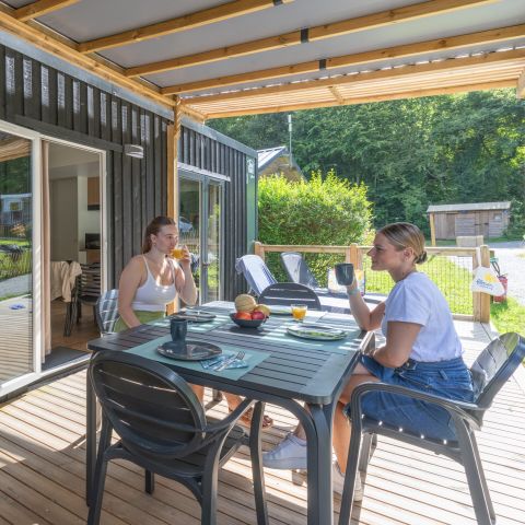 Stacaravan 6 personen - Homeflower Premium 35m² (3 kamers) + CLIM + halfoverdekt terras + TV + Bedlinnenpakket + handdoeken