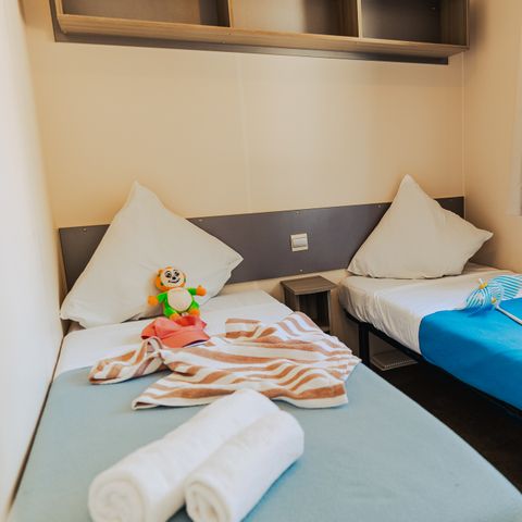 Stacaravan 4 personen - Loisir Confort 2bed. 4pers. - 25m2 Terras met parasol - SAM