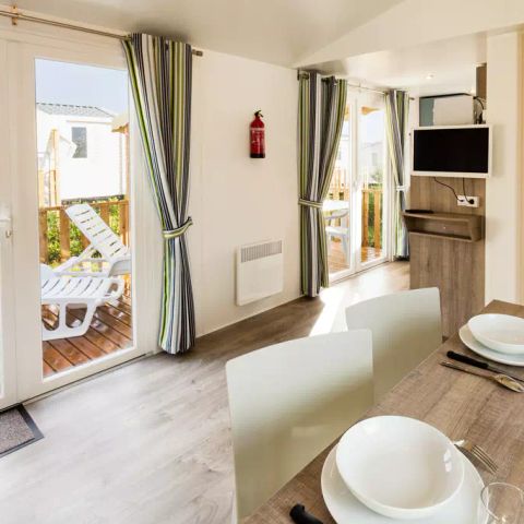 Stacaravan 4 personen - Comfort | 2 slaapkamers | 4 pers | Verhoogd terras | 2 badkamers | Airconditioning | TV
