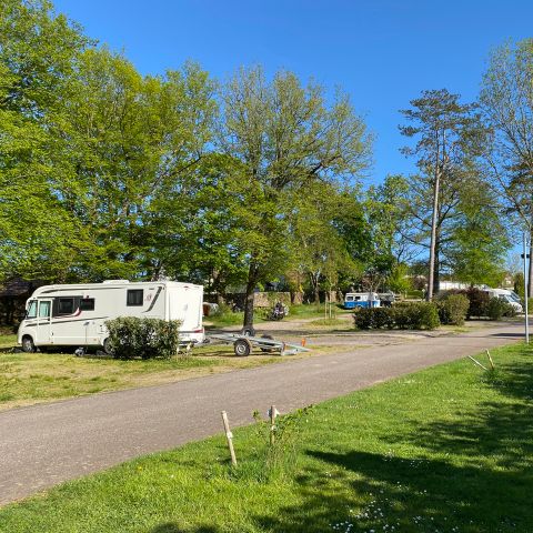 STAANPLAATS - Camping-Car Comfort Pakket 2 personen (Elec 10A, Sanitair)