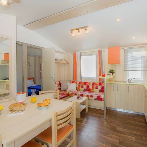 Stacaravan 6 personen -  Comfort | 3 slaapkamers | 6 pers | Verhoogd terras | Airconditioning | TV