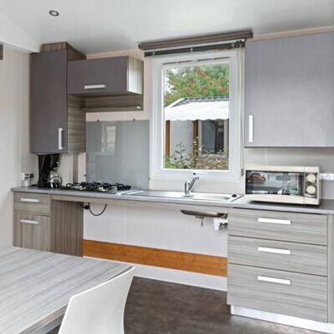 Stacaravan 4 personen - Stacaravan PMR | Comfort | 2 Slaapkamers | 4 Pers | Verhoogd terras | Airconditioning | TV