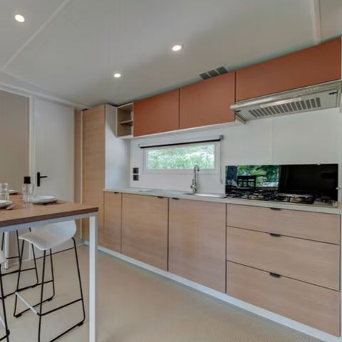 Stacaravan 8 personen - Comfort | 4 slaapkamers | 8 pers | Verhoogd terras | Buitenkeuken | 2 badkamers | Airconditioning