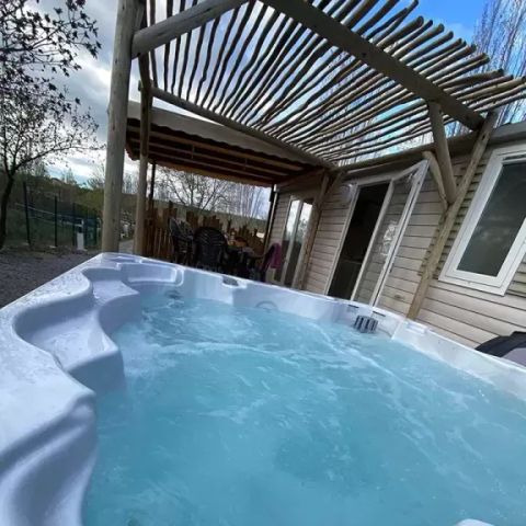 Stacaravan 6 personen - Cordélia 57 met jacuzzi