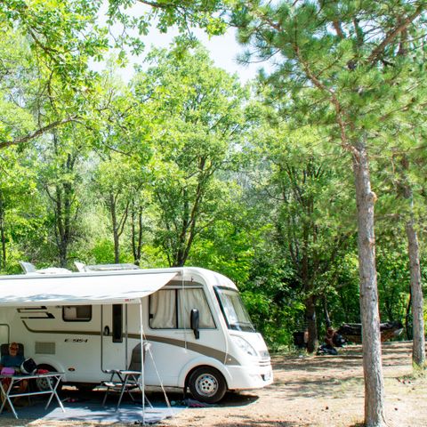 STAANPLAATS - Standplaats tent, caravan of camper + voertuig