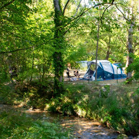STAANPLAATS - Standplaats tent, caravan of camper + voertuig