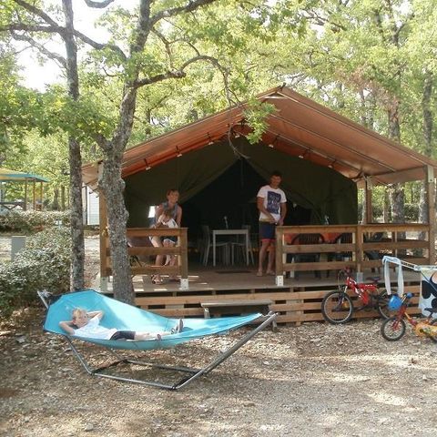 Safaritent 5 personen - Freeflower Standaard 37m² (2 kamers) - 10m² terras inbegrepen