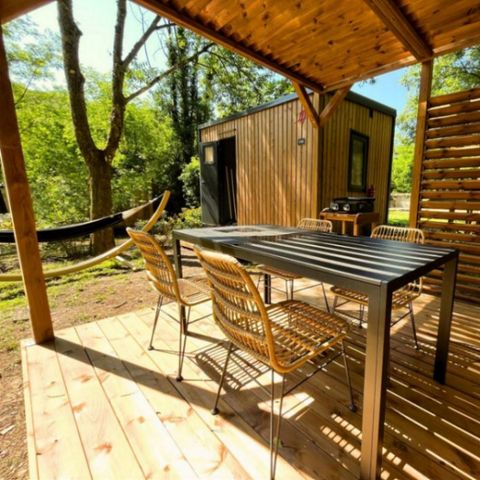 Kampeerplaats - Empla LUXE + 2 pers, privé badkamer + GARDEN PACK