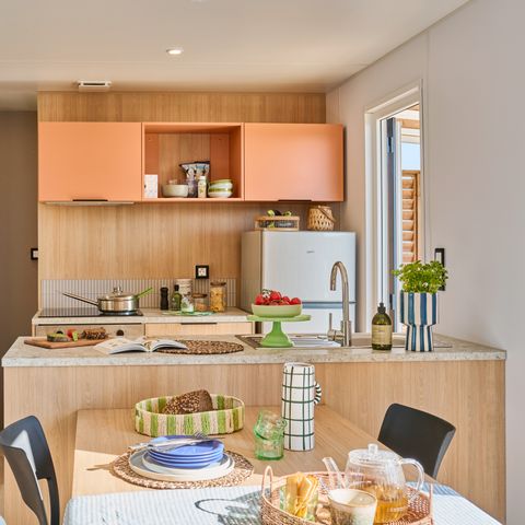 Stacaravan 6 personen - NIEUW // Premium Cottage 3 slaapkamers - 2 badkamers + 2 toiletten + Halfoverdekt terras + Airconditioning + TV