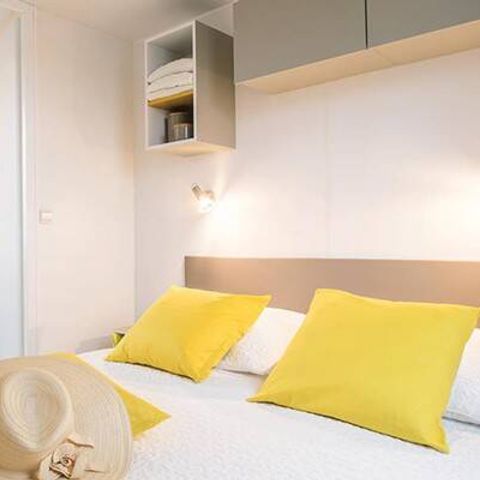 Stacaravan 6 personen - Premium Exclusief | 3 slaapkamers | 6 pers | Enig terras | Jacuzzi | 2 badkamers | Airconditioning | TV