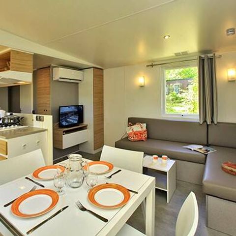 Stacaravan 6 personen - Premium Exclusief | 3 slaapkamers | 6 pers | Enig terras | Jacuzzi | 2 badkamers | Airconditioning | TV