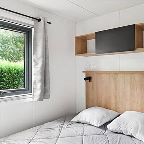 Stacaravan 6 personen - Stacaravan | Premium Exclusief | 3 slaapkamers | 6 pers | Terras Lounge | Jacuzzi | 2 badkamers | Airconditioning | TV