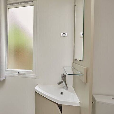 Stacaravan 4 personen - Stacaravan | Ultimate | 2 slaapkamers | 4 pers | Terras Lounge | 2 badkamers | Airconditioning | TV