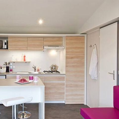 Stacaravan 4 personen - Stacaravan | Ultimate | 2 slaapkamers | 4 pers | Terras Lounge | Jacuzzi | 2 badkamers | Airconditioning | TV