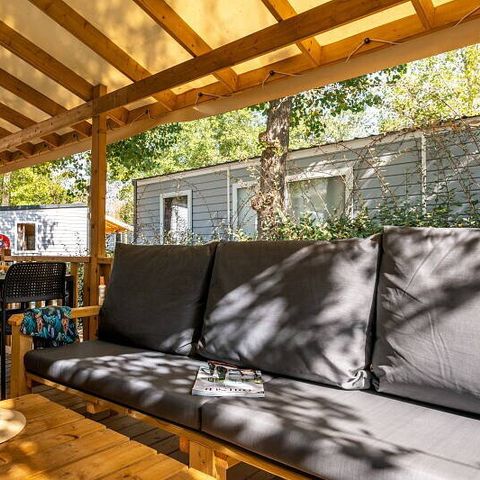 Stacaravan 4 personen - Stacaravan | Ultimate | 2 slaapkamers | 4 pers | Terras Lounge | Jacuzzi | 2 badkamers | Airconditioning | TV
