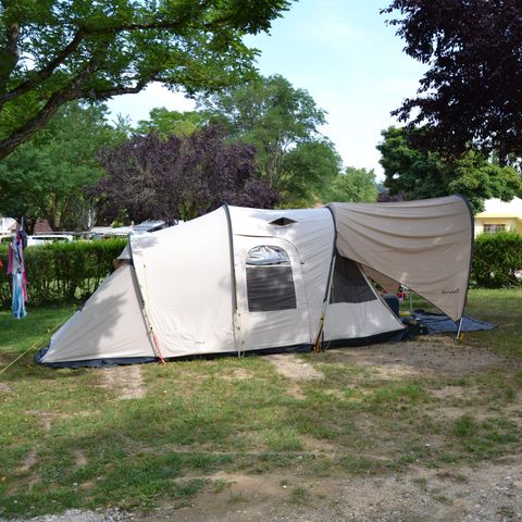 STAANPLAATS - Comfort pakket (1 tent, caravan of camper / 1 auto / 10A elektriciteit) 1/6 pers