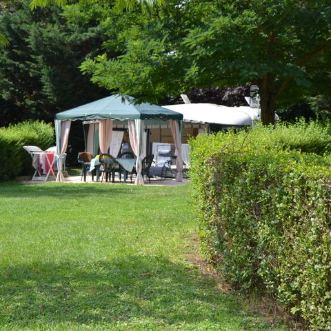 STAANPLAATS - Comfort pakket (1 tent, caravan of camper / 1 auto / 10A elektriciteit) 1/6 pers