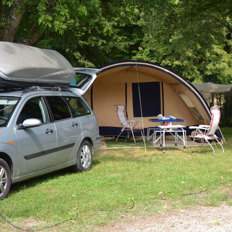 STAANPLAATS - Comfort pakket (1 tent, caravan of camper / 1 auto / 10A elektriciteit) 1/6 pers