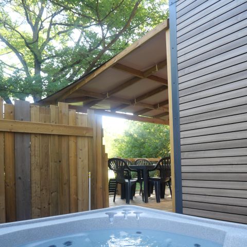 Stacaravan 6 personen - COTTAGE Premium SPA privé 35m² 3 kamers + TV + Afwasmachine + airconditioning + plancha + XL terras