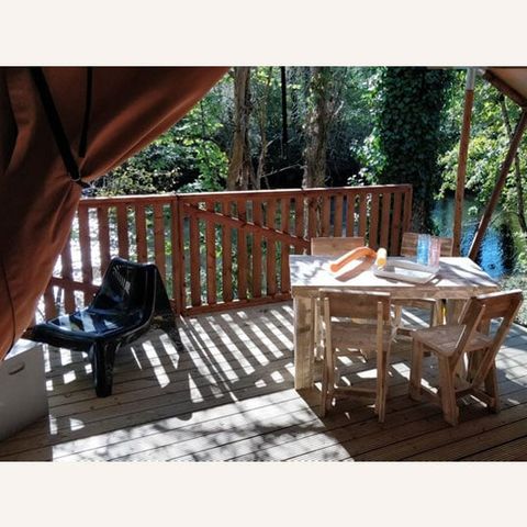 Tent van canvas en hout 4 personen - LUXE LODGE AAN DE RIVIER