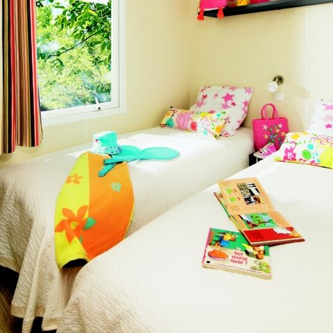 Stacaravan 4 personen - Le CHENE Dimanche ( 2 slaapkamers)Groot terras+ TV