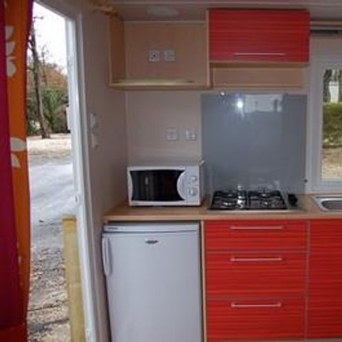 Stacaravan 2 personen - Stacaravan Standaard 18 - 24m² - 1 kamer - overdekt terras + TV* 2 pers