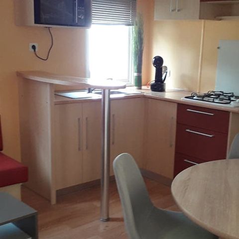 Stacaravan 6 personen - Stacaravan Standaard 22-28m² - 2 kamers - overdekt terras + TV* 4/6 pers