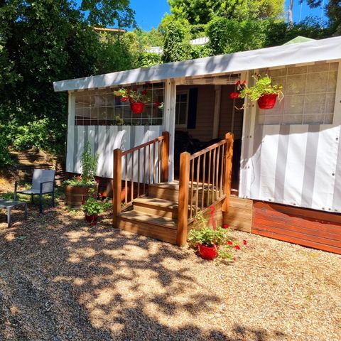 Stacaravan 6 personen - Mobilhome Premium 22-28m² - 2 kamers + TV + Overdekt terras & Bedlinnenpakket aanwezig* 4/6 pers