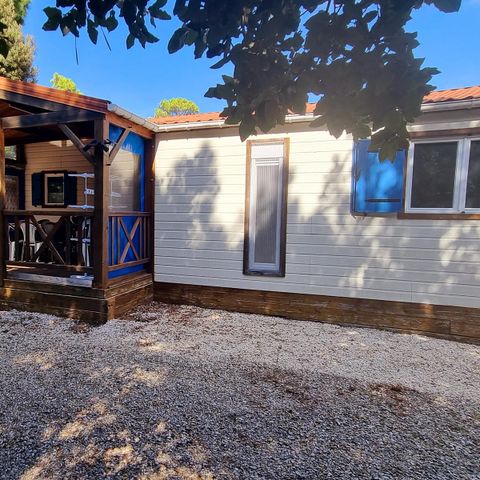 Chalet 6 personen - 58m² - 3 slaapkamers - 2 badkamers - overdekt terras + airconditioning + TV + LV + oven* + oven