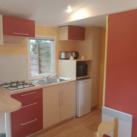 Stacaravan 6 personen - Stacaravan Standaard 22-28m² - 2 kamers - overdekt terras + TV 4/6 pers