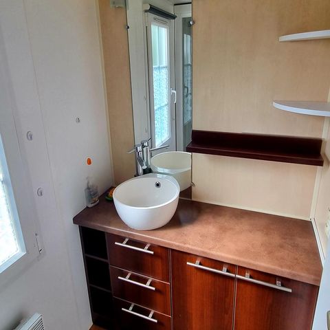 Stacaravan 6 personen - Premium 22-28m² - 2 kamers + TV + Overdekt terras & Bedlinnenpakket aanwezig