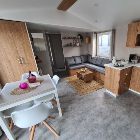 Stacaravan 8 personen - Premium 30-40m² - 3 kamers + TV + Overdekt terras & Bedlinnenpakket voor eenmalig gebruik* *)