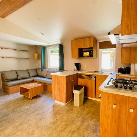 Stacaravan 8 personen - Premium 30-40m² - 3 kamers + TV + Overdekt terras & Bedlinnenpakket voor eenmalig gebruik* *)