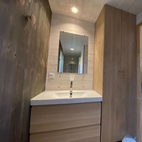 Chalet 4 personen - PREMIUM 36m² (2 kamers) met een overdekt terras van 6m²