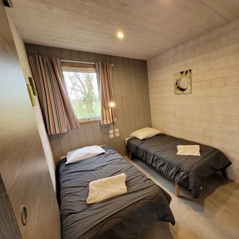 Chalet 4 personen - PREMIUM 36m² (2 kamers) met een overdekt terras van 6m²