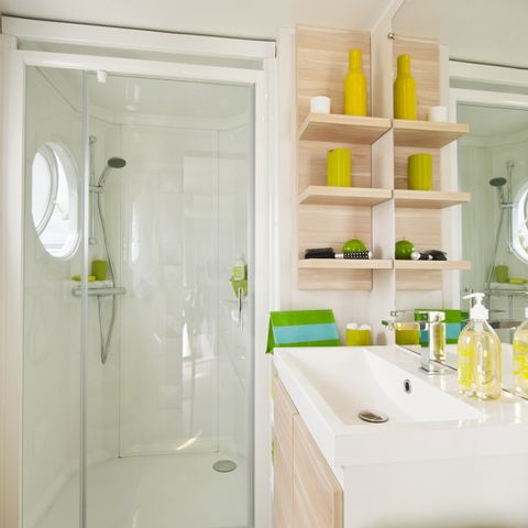 Stacaravan 16 personen - Stam 60m² (6 kamers) + groot gedeeld halfoverdekt terras