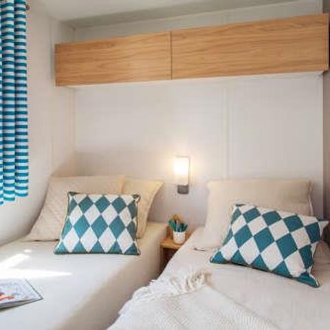 Stacaravan 16 personen - Stam 60m² (6 kamers) + groot gedeeld halfoverdekt terras