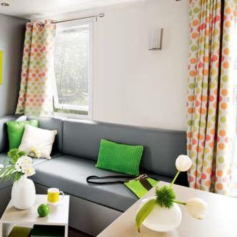 Stacaravan 16 personen - Stam 60m² (6 kamers) + groot gedeeld halfoverdekt terras