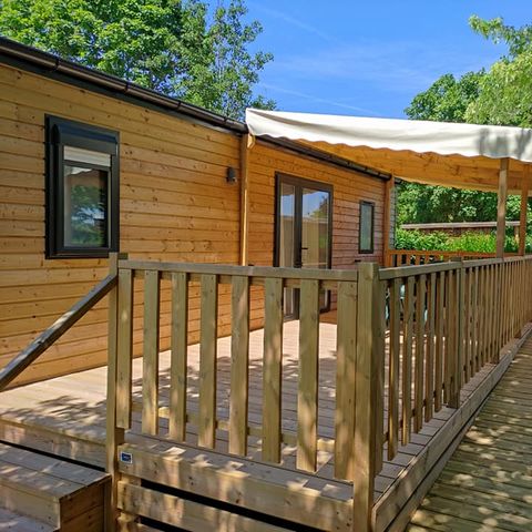 Stacaravan 4 personen - Stacaravan 30m² (2 kamers) + groot halfoverdekt terras 15m2 - PRM toegang