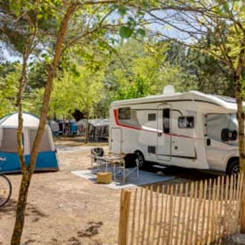 Kampeerplaats - Locatie ***