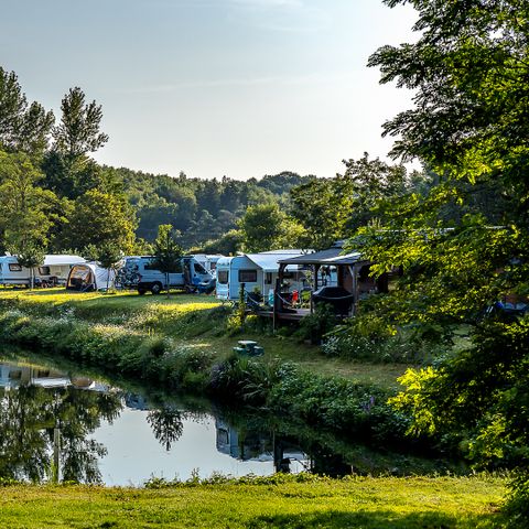 STAANPLAATS - met water + afvoer