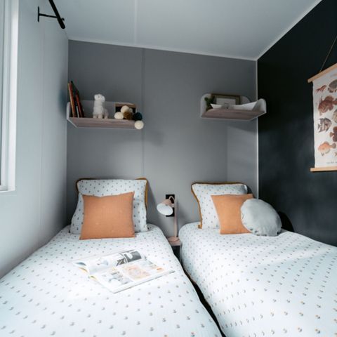 Stacaravan 4 personen - Confort 24.2 m² - 2 slaapkamers - Geïntegreerd terras - Vlakbij speeltuin