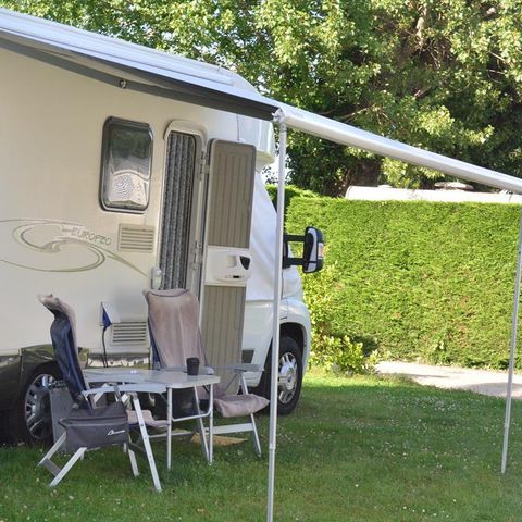 STAANPLAATS - Standplaats pakket: auto + tent / caravan of camper