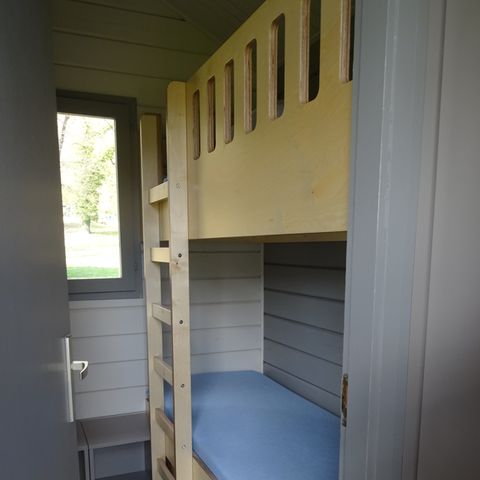 Bungalow 2 personen - CABIN zonder sanitair - 2 personen inbegrepen mogelijkheid van 2 personen extra te boeken op de camping