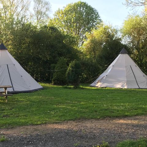 Tent 2 personen - 01-Tipi Davy Crockett 18m2 (1bed - 1/8pers.) + kampeeruitrusting - prijs voor 2 personen