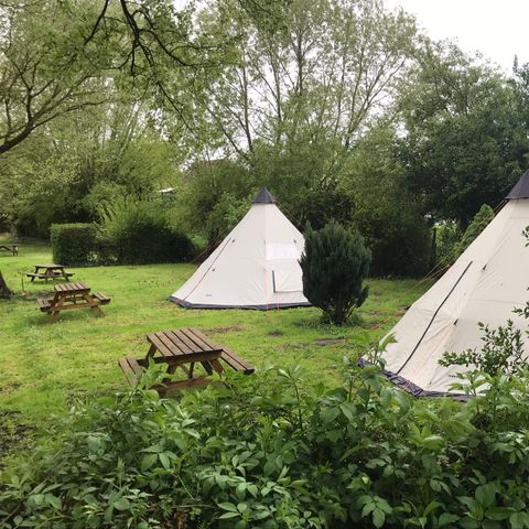 Tent 2 personen - 01-Tipi Davy Crockett 18m2 (1bed - 1/8pers.) + kampeeruitrusting - prijs voor 2 personen