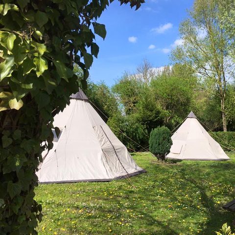 Tent 2 personen - 01-Tipi Davy Crockett 18m2 (1bed - 1/8pers.) + kampeeruitrusting - prijs voor 2 personen