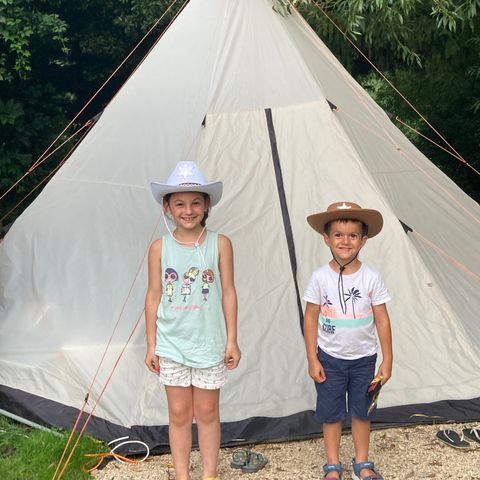 Tent 2 personen - 01-Tipi Davy Crockett 18m2 (1bed - 1/8pers.) + kampeeruitrusting - prijs voor 2 personen