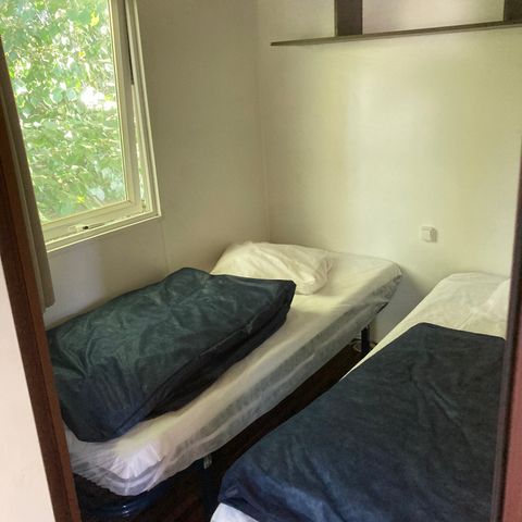 Stacaravan 2 personen - 07-Mobil-Home Confort 24 m2 (2bed - 2/4 pers.) + klein overdekt terras + TV + Airconditioning - prijs voor 2 personen